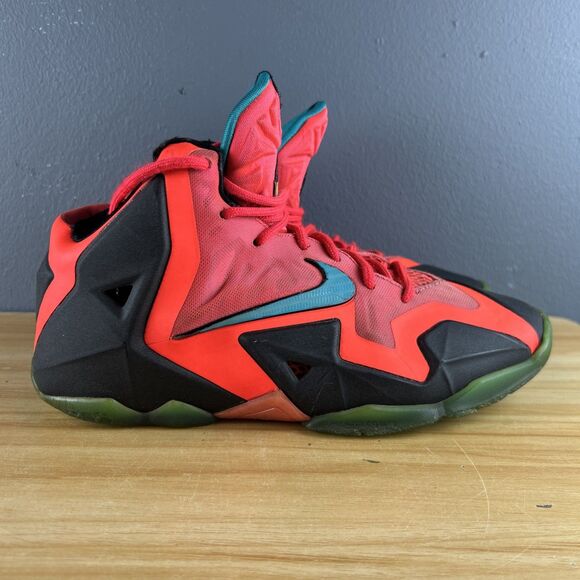 NIKE LEBRON 11 XI GS SNEAKER LASER CRIMSON BLACK TURBO GREEN 621712 601 6Y - Picture 1 of 13